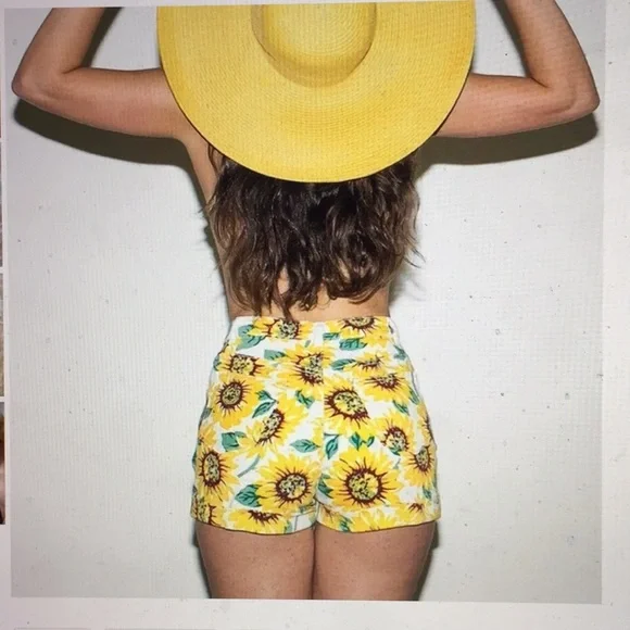 American Apparel 🌻Sunflowers🌻 High Rise Shorts